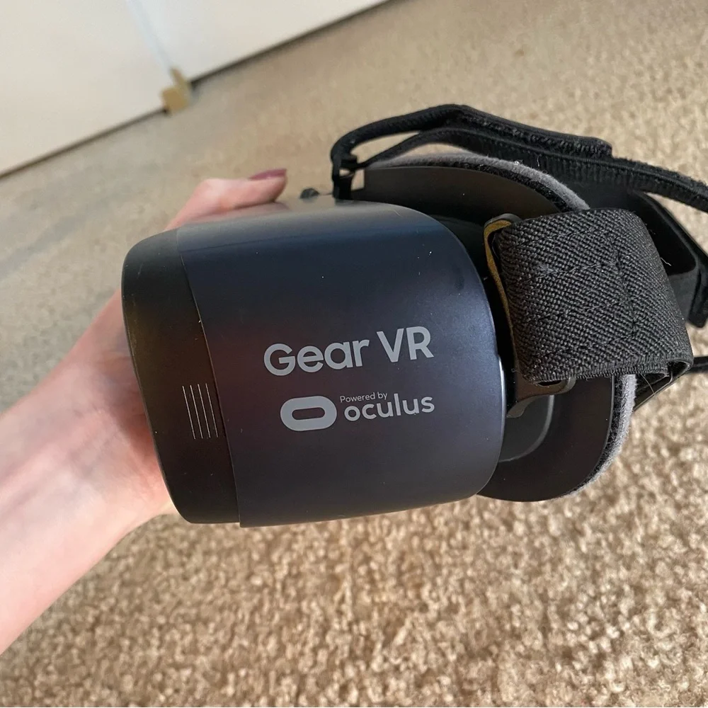 Samsung Gear VR Headset Powered by Oculus